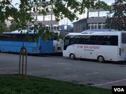 Autobusi koji su prevezli ljude na skup u Banja Luci, 20. april 2022.