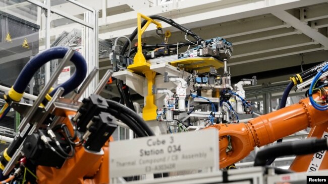 Machines are seen on a battery tray assembly line during a tour at the opening of a Mercedes-Benz electric vehicle Battery Factory in Woodstock, Alabama, U.S., March 15, 2022. REUTERS/Elijah Nouvelage/File Photo