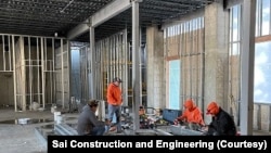 ພະນັກງານຂອງບໍລິສັດ Sai Construction and Engineering, ກໍາລັງວາງແຜນການເຮັດວຽກ.