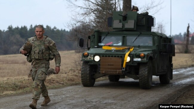 Високомобільна багатоцільова колісна машина Humvee