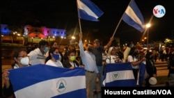 Nicaragüenses en la vigilia este 19 de abril en Costa Rica. Foto Houston Castillo, VOA