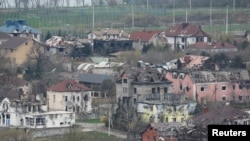 Una vista muestra los edificios dañados durante el conflicto Ucrania-Rusia en la ciudad portuaria sureña de Mariúpol, Ucrania, el 19 de abril de 2022.