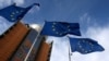 Флаги Евросоюза у здания его штаб-квартиры в Брюсселе (архивное фото) 