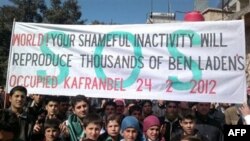 Надпись на плакате протестующих сирийцев: «Мир! Твое позорное бездействие порождает тысячи Бин Ладенов» 