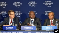 Donald Kaberuka (C) with Doug McMillon (L), Bekele Geleta at Economic Forum on Africa, in Addis Ababa, May 10, 2012.

