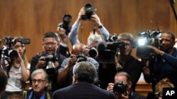 
El fiscal general William Barr es fotografiado mientras se sienta para declarar ante el Comité Judicial del Senado en Capitol Hill en Washington, el 1 de mayo.