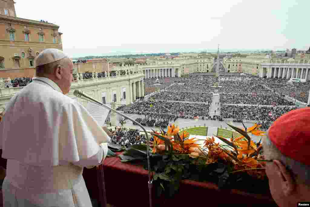 Pope Francis reads his &quot;Urbi et Orbi&quot; (&quot;To the City and the World&quot;) message during Easter Mass from the balcony overlooking St. Peter&#39;s Square at the Vatican.