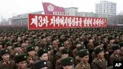 2013년 2월 북한이 평양에서 3차 핵실험 성공을 자축하는 대규모 군중대회를 열고 있다. 