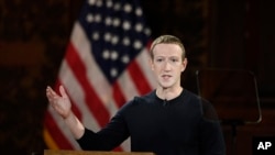 臉書首席執行官扎克伯格10月17日在喬治城大學強烈抨擊中國互聯網的審查制度。