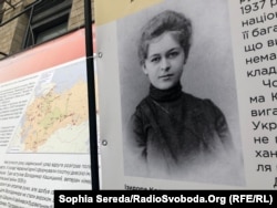 Виїхавши за кордон, Ізидора Косач зазначала, що не приїде до України, «поки там панує неволя і заарештовують невинних людей»