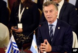 El presidente de Argentina, Mauricio Macri , habla como nuevo presidente pro tempore del Mercosur en Montevideo, Uruguay, el martes, 18 de diciembre de 2018.