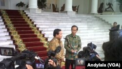 Presiden Joko Widodo dan mantan capres 2014 Prabowo Subianto di Istana Bogor, 29 Januari 2015 (Foto: VOA/Andylala).