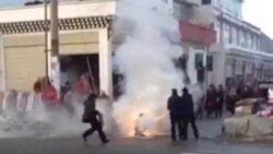 ཡེ་ཤེས་མཁའ་འགྲོས་རང་སྲེག་མ་བྱས་གོང་དུ་དངུལ་སྒོར་ཞལ་འདེབས།