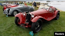 8月18日在加州一場古典車展上﹐圖中的是一部1932年的愛法羅密歐8C 2300