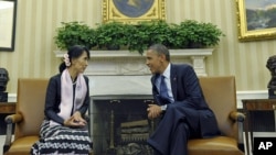 President Barack Obama meets with Aung San Suu Kyi in the Oval Office of the White House, Sept. 19, 2012.