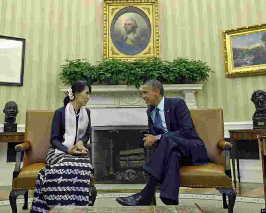 Presiden Barack Obama bertemu Aung San Suu Kyi di Ruang Oval, Gedung Putih (19/9). 