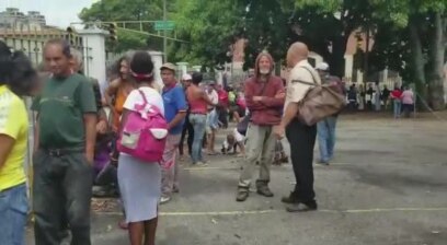 Venezuela: Iglesias dan comida gratis a los pobres