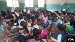 Health experts warns of further spread of COVID-19 once schools are reopned because most primary schools in Malawi are overcrowded. (Lameck Masina/VOA) 