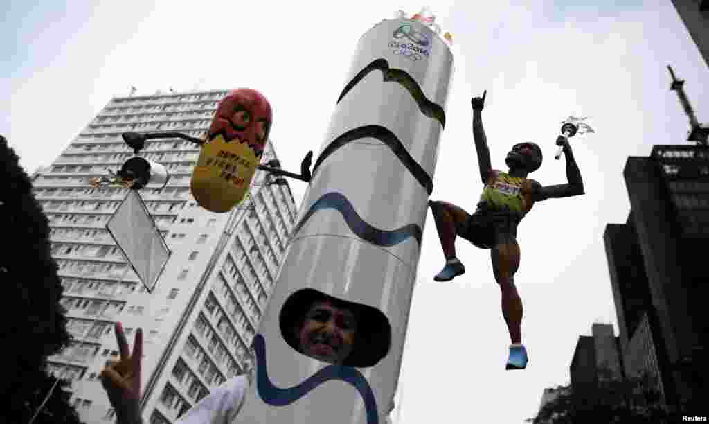 A runner is dressed in a costume depicting the Rio 2016 Olympic torch, decorated with a figure of Jamaica&#39;s Usain Bolt and a pill, before the annual &quot;Sao Silvestre Run&quot; (Saint Silvester Road Race), an international race through the streets of Sao Paulo, Brazil, Dec. 31, 2015.