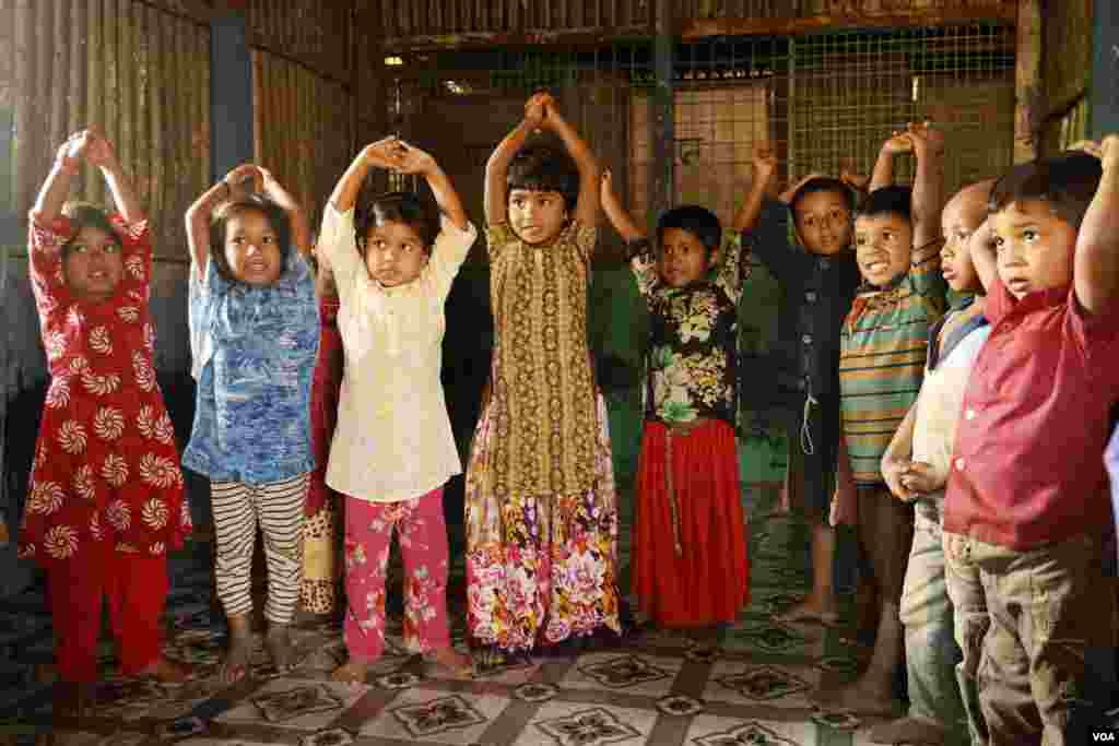 Class 1 students at the Seagull Primary School in Kutupalong refugee camp sing the “good morning” song in English class Feb. 15, 2020. English is one of the subjects allowed to be taught at the camps. (Hai Do/VOA)