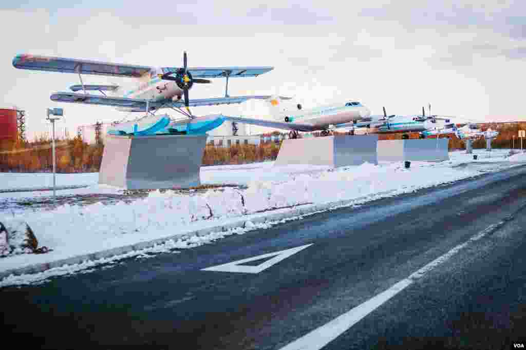 The road to the airport is decorated with static displays of airplanes and helicopters that pioneered polar aviation in the 20th century. (V. Undritz for VOA)