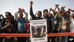 Asylum seekers chant during a protest outside Israeli Prison Saharonim, in Negev desert, southern Israel, Thursday, Feb. 22, 2018.