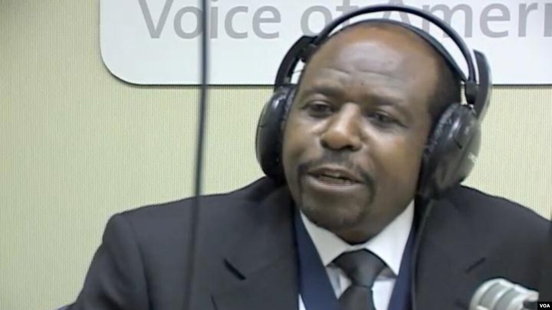 Bwana Paul Rusesabagina ni we uyoboye ishyaka wa politiki MRCD, rifite umutwe wa gisilikari wa FLN. 