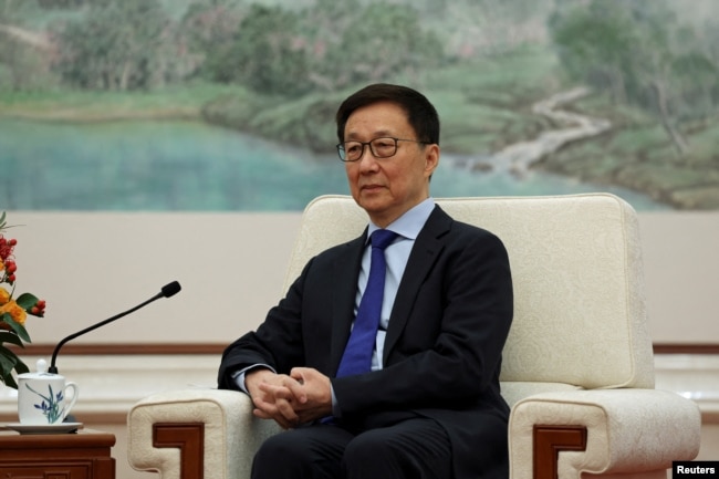 Wakil Presiden China Han Zheng menghadiri pertemuan dengan Menteri Keuangan Inggris di Beijing, China, 11 Januari 2025. (Foto: Florence Lo/Pool/arsip)