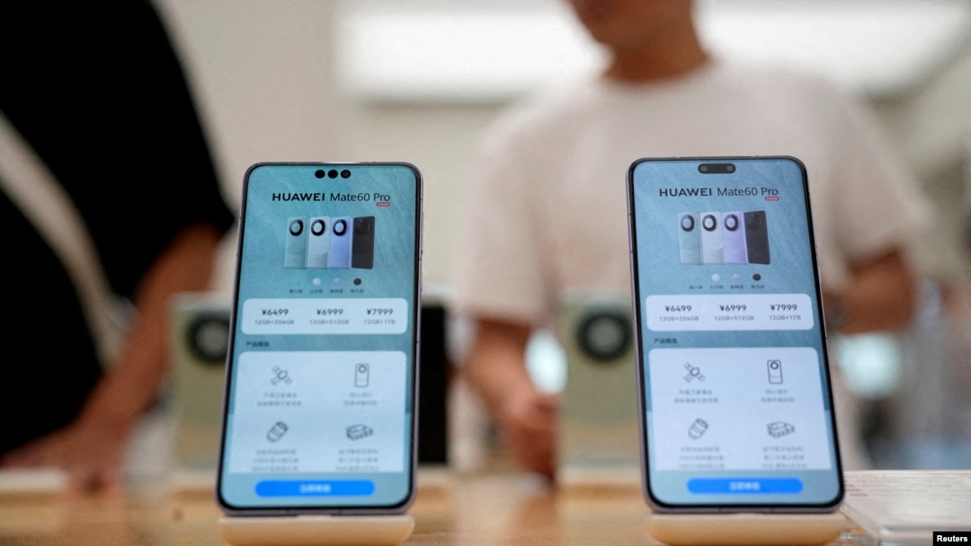 華為上海店展示的 mate 60 Pro 手機