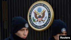 DHKP/C’nin 1990’lardan bu yana Amerikan çıkarlarına, Amerikan askeri ve diplomatik personeliyle tesislerine, NATO personel ve tesislerine ve Türk hedeflerine saldırdığı hatırlatılan açıklamada, 1997 yılında yabancı terör örgütleri listesine alınan DHKP/C’nin Şubat 2013’te bir güvenlik görevlisinin ölümüyle sonuçlanan, ABD’nin Ankara Büyükelçiliği’ne düzenlenen bombalı intihar saldırısından sorumlu olduğu bildiriliyor