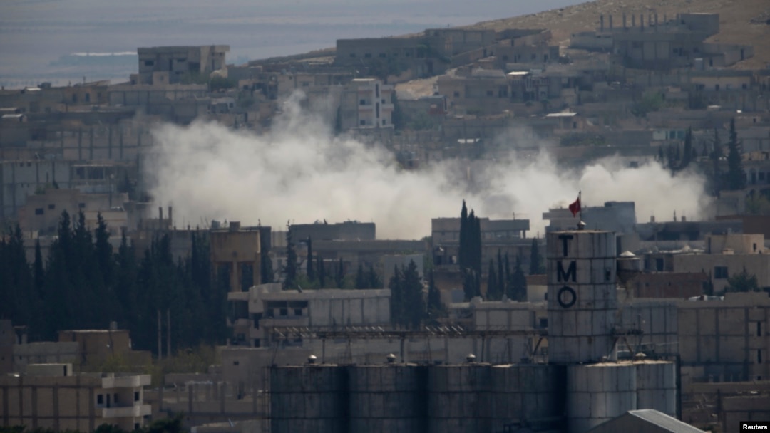 Pertempuran antara pejuang Kurdi dan militan ISIS terus berlangsung di kota Kobani, Suriah (8/10).
