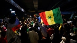 Sénégal : les partisans de Diomaye Faye revendiquent la victoire, le camp du pouvoir ne cède pas