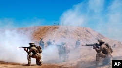 Pasukan koalisi dari Australia dan Selandia Baru dalam sebuah latihan di Pangkalan Udara Taji, utara Baghdad, Irak, 17 April 2019.