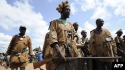 আইভরিকোস্টের কানিতে প্রথাগত আইভারিয়ান ডোজো মিলিশিয়ারা। ২৭ সেপ্টেম্বর, ২০১৩ (ফাইল ছবি)। 