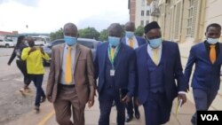 Nhengo dzebato idzva reCitizens Coalition For Change dzakapinda mudare repamende dzakapfeka midzipanyota ine ruvara rwebato izvo zvakaita kuti dzirambidzwe kupinda