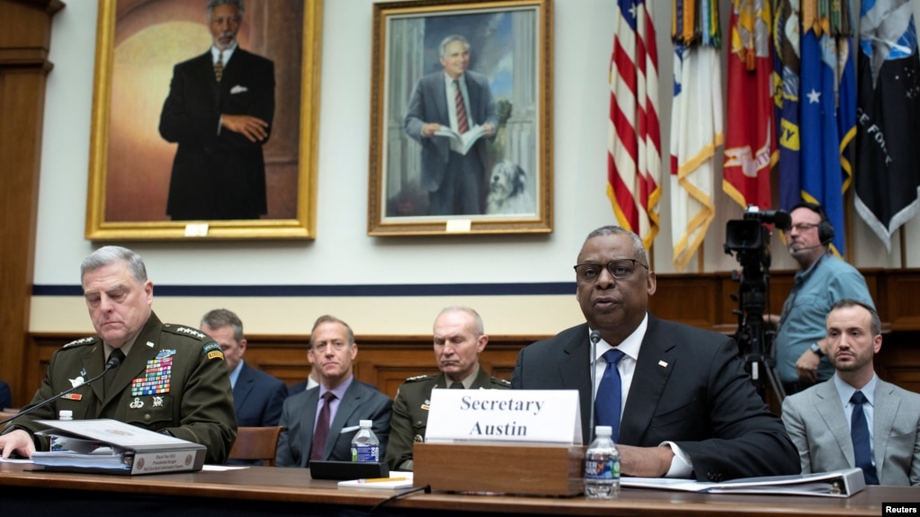 美国国防部长奥斯汀和参联会主席米利在众议院军事委员会的听证会上作证。(2022年4月5日)(photo:VOA)