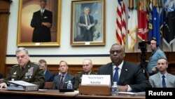 美国国防部长奥斯汀和参联会主席米利在众议院军事委员会的听证会上作证。(2022年4月5日)