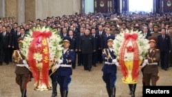 김일성 주석 25주기를 맞아 김정은 국무위원장이 8일 금수산 태양궁전을 방문했다.