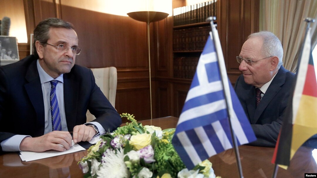 Bộ trưởng Tài chính Đức Wolfgang Schaeuble ([phải) gặp Thủ tướng Hy Lạp Antonis Samaras tại Athens, ngày 18/7/2013.