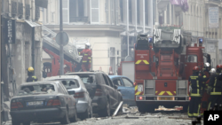 شدت انفجار در مرکز پاریس بسیار قوی بوده است به طوری‌که به ساختمان‌های اطراف نیز آسیب جدی رسیده است
