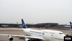 Pesawat Boeing 747-400 milik Garuda Indonesia di bandara Narita, Jepang. Saat ini Garuda Indonesia memiliki sekitar 86 armada.