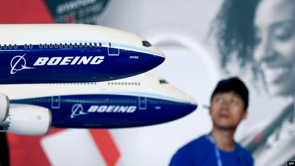 在中国广东珠海举行的2018中国航空展上展出的波音777X机型。（2018年11月7日）(photo:VOA)