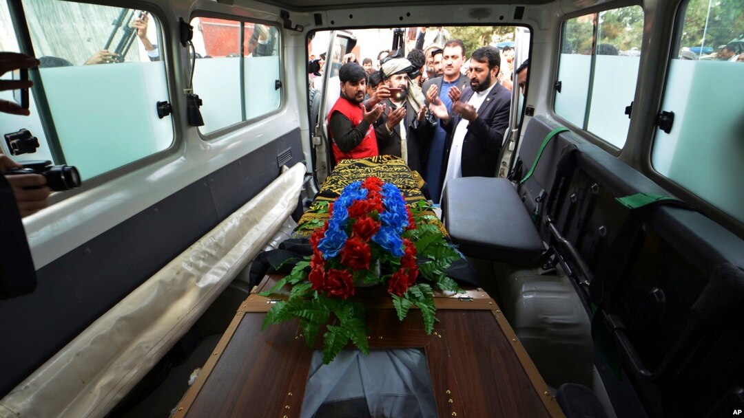 د اېس پي طاهر داوړ مړی د زیارت، پنجشنبې، په ورځ خپلوانو ته وسپارل شو