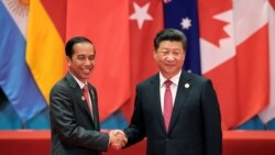 Chinese President Xi Jinping shakes hands with Indonesia's President Joko Widodo during the G20 Summit in Hangzhou, China, Sept. 4, 2016.