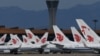 中国国际航空公司的飞机停在北京首都机场的停机坪上。（2020年3月27日）