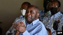 Laurent Gbagbo, mokonzi ya kala ya Côte d'Ivoire, na bokutani na nkumu ya mboka na mama, Côte d'Ivoire, 28 juin 2021.