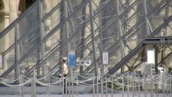 Paris' Louvre Museum is open, but there are very few visitors. (Lisa Bryant/VOA)