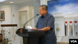 Presiden Susilo Bambang Yudhoyono berbicara pada wartawan (17/7). (VOA/Andylala Waluyo)