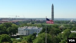 Gedung Putih dengan latar belakang Monumen Washington yang sedang direnovasi (Foto: dok). Gedung Putih mengeluarkan 100 halaman email terkait penanganan kasus serangan di konsulat AS di Benghazi tahun lalu.