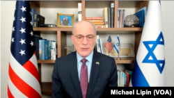 예히엘 (마이클) 라이터 주미 이스라엘 대사가 VOA와 인터뷰를 진행하고 있다.